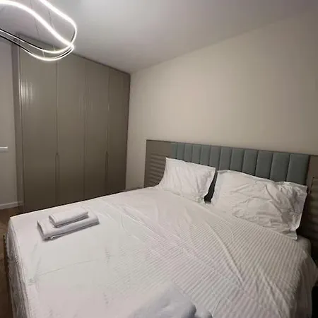 Modern Near Blloku Apartmán