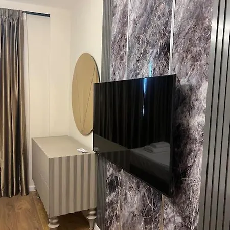 Modern Near Blloku Daire