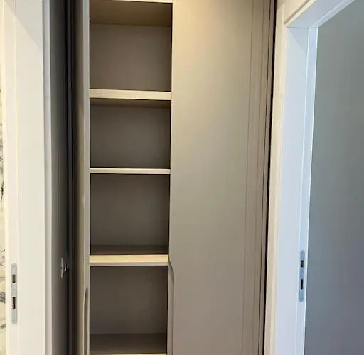 Modern Near Blloku טיראנה